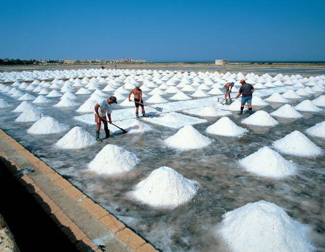 世界各地の塩湖や天日塩田などを追いかけた！片平孝写真展「塩の旅～地球の塩の現場に立つ～」 開催｜東京・墨田区