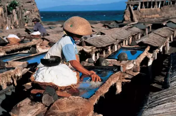 「世界各地の塩湖や天日塩田などを追いかけた！片平孝写真展「塩の旅～地球の塩の現場に立つ～」 開催｜東京・墨田区」の画像