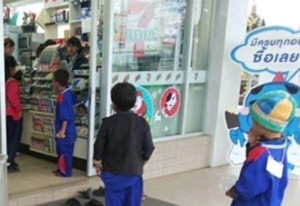 生まれて初めて見るセブンイレブン 少数民族の子どもたちが入店時に取った行動が かわいすぎる と話題 19年10月17日 エキサイトニュース