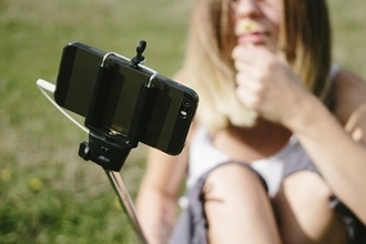 『ＮＹＬＯＮ』がサイトでガッキーの自撮り写真を多数公開　「自撮りヘタか」「だがそこがいい」と賞賛が相次ぐ