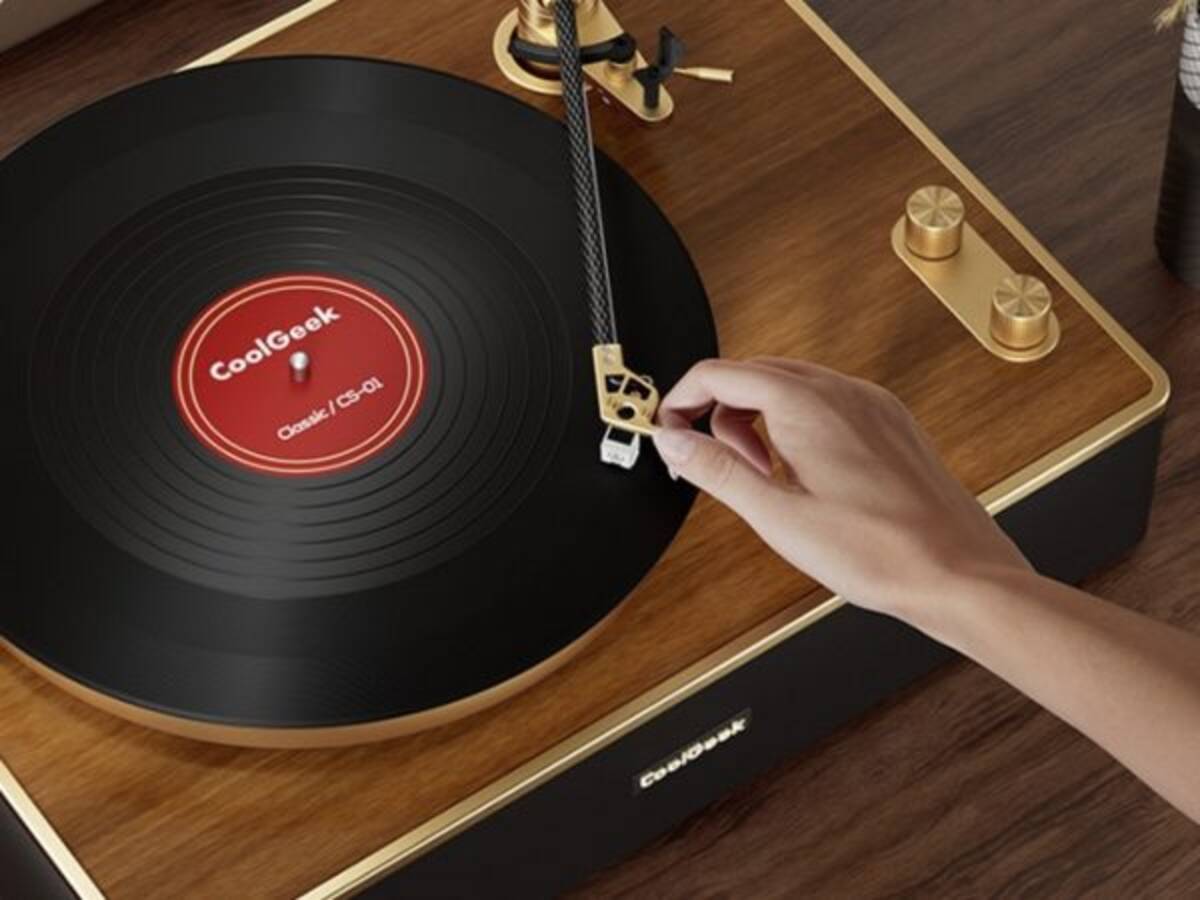 1台2役 レトロな外観のレコードプレイヤー Coolgeek はスマホの音楽も流せるって 22年3月11日 エキサイトニュース