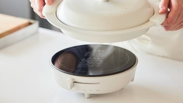 エレコム初の調理家電！ お皿としても使えるIHホットプレート「HOT DISH」