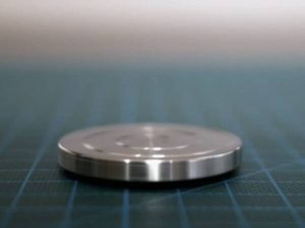 デスクで回すと落ち着く コインフィジェット Mezmocoin は12分以上回転する 19年6月17日 エキサイトニュース