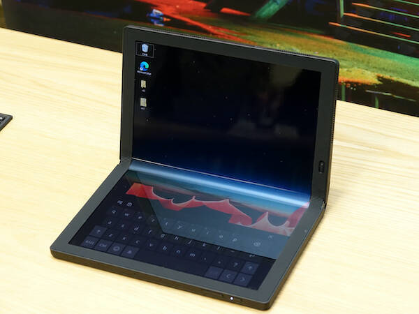 「razr 5G」と「ThinkPad X1 Fold」の独占販売に見る、ソフトバンクのフォルダブル戦略