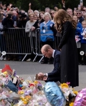 ウィリアム皇太子、女王の葬列で「母ダイアナの葬儀を思い出した」と告白