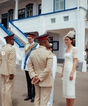 ウィリアム王子＆キャサリン妃、ジャマイカ訪問最終日は軍事パレードに出席