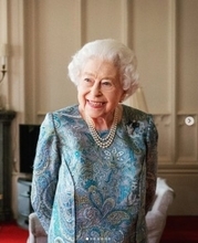 エリザベス女王「プラチナ・ジュビリー」を記念する馬術の祭典に出席　笑顔で式典を楽しむ
