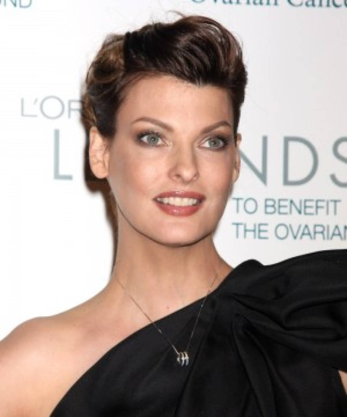 リンダ エヴァンジェリスタ 57 美容整形失敗を乗り越えてモデル業に復帰 今も史上最高のモデル ファン絶賛 22年7月18日 エキサイトニュース