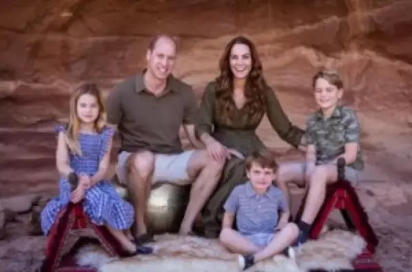 「ウィリアム王子＆キャサリン妃の子供達が初登校　一家5人が手を繋ぐ姿に「すっかり背が高くなった！」の声」の画像