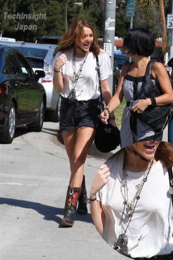 イタすぎるセレブ達 マイリー サイラス ノーブラで歩く 10年10月1日 エキサイトニュース