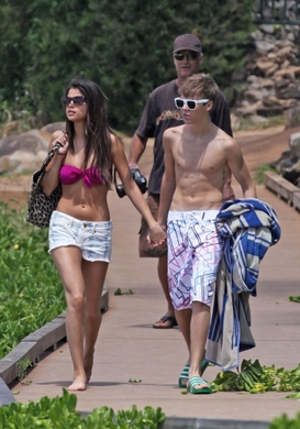 セレーナ ゴメス 海外バケーション満喫も体型に変化が 18年3月21日 エキサイトニュース