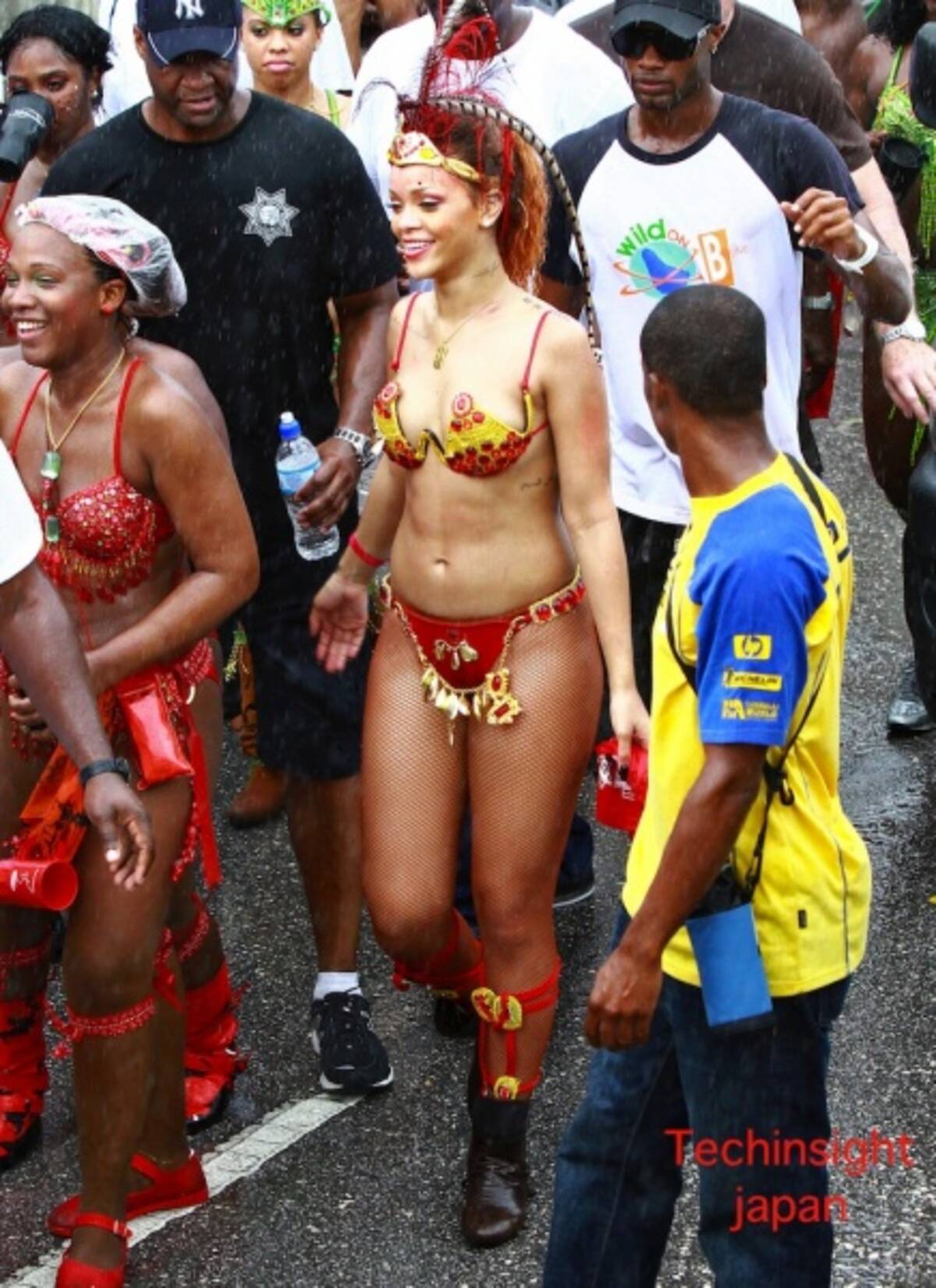 イタすぎるセレブ達 大はしゃぎのリアーナ 祖国バルバドスの収穫祭カーニバルで超セクシー ビキニ姿 11年8月2日 エキサイトニュース イタすぎるセレブ達 大はしゃぎのリアーナ 祖国バルバドスの収穫祭カーニバルで超セクシー ビキニ姿 11年8月2日 エキサイトニュース