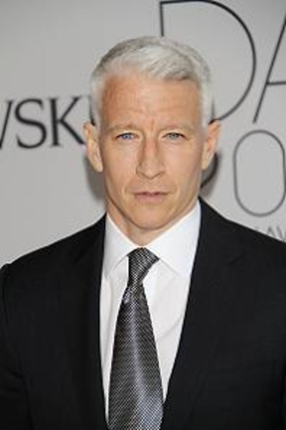 イタすぎるセレブ達 Cnnアンダーソン クーパー放送中に笑い止まらず 仏俳優ジェラールの失禁で 11年8月日 エキサイトニュース