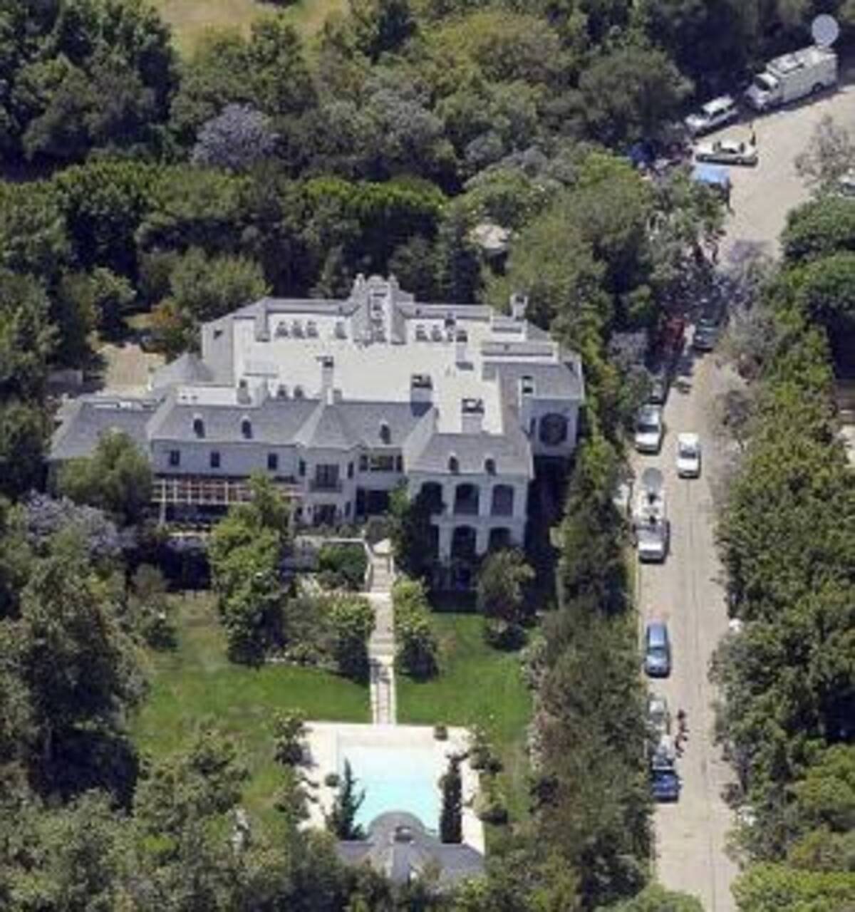 マイケル ジャクソンが死亡した豪邸 大富豪が買い取りすでに引っ越しも 12年10月27日 エキサイトニュース