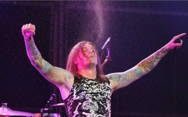 妻の殺人教唆で逮捕された人気メタルバンドのフロントマン 9年の服役へ 加州 14年2月26日 エキサイトニュース