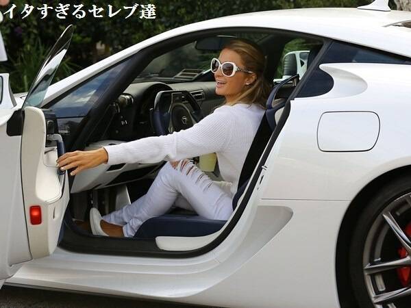 パリス ヒルトン33歳 超高級スポーツカーと服をコーディネート 14年3月5日 エキサイトニュース