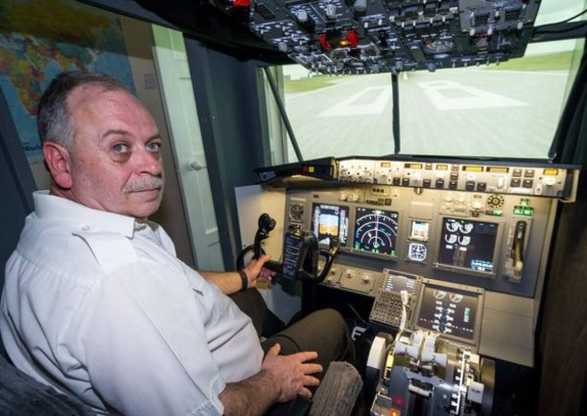 ボーイング737のコックピットを寝室に再現 パイロットになりたかった男のロマン 英 14年5月19日 エキサイトニュース