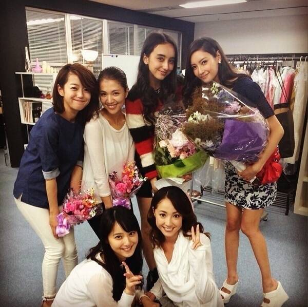 石田ニコル ドラマ ファースト クラス 沢尻エリカらとの記念写真を公開 14年6月11日 エキサイトニュース 石田ニコル ドラマ ファースト クラス 沢尻エリカらとの記念写真を公開 14年6月11日 エキサイトニュース