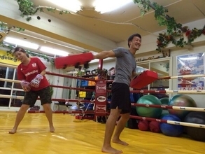 元AKB・野呂佳代、キックボクシングでダイエットに挑戦。「土俵じゃないと…」の声も。