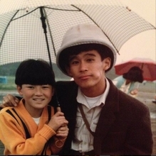 浅野忠信が小学生時代に柳沢慎吾と撮ったツーショット。意外な組み合わせにファンも驚く。