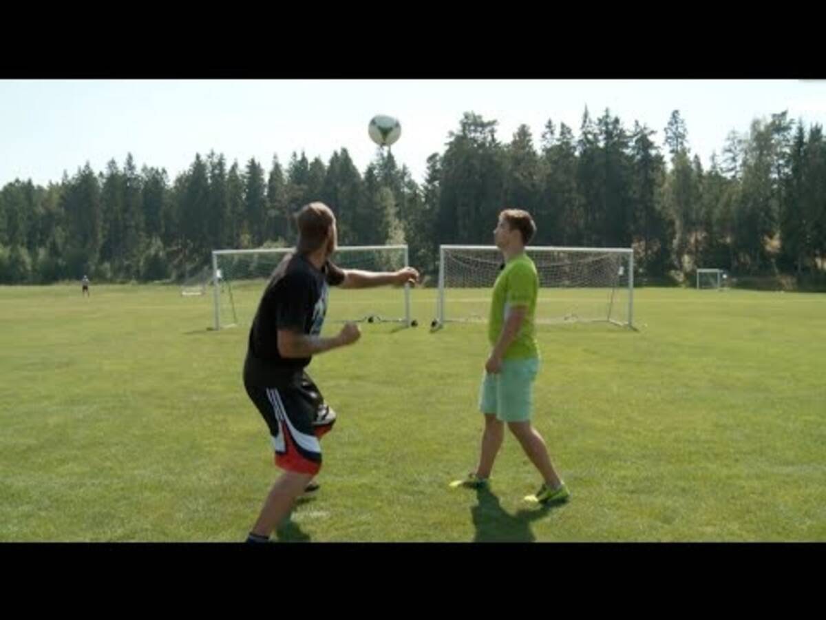 ヘビー級ボクサーがサッカーボールをパンチするとどうなるか 動画あり 14年8月15日 エキサイトニュース