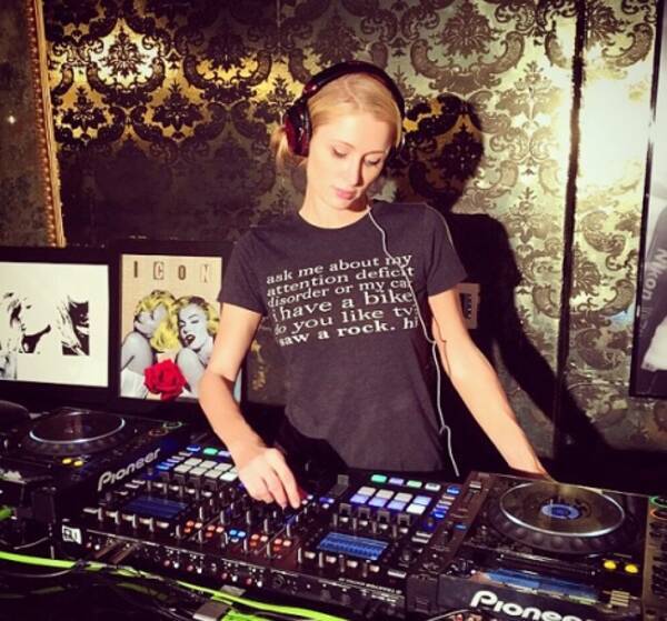 パリス ヒルトン 格言は 成功したければ 眠っている暇はナシ 14年11月22日 エキサイトニュース