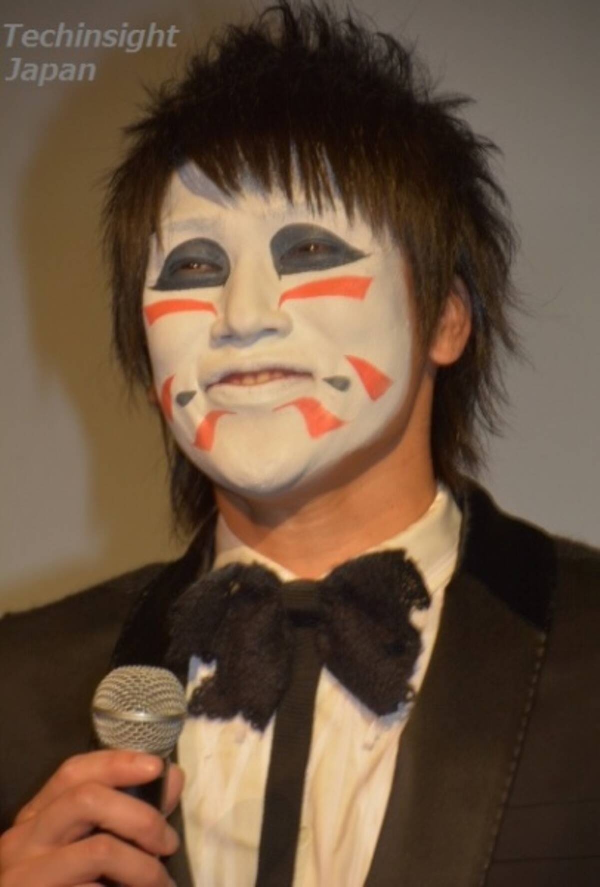 金爆 樽美酒 Fns歌謡祭で ローラスタイル に 真顔で歌い切ったポルノグラフィティに称賛の声も 14年12月4日 エキサイトニュース