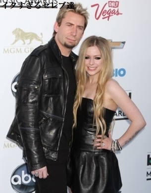 アヴリル ラヴィーン 夫とのビーチ休暇で赤面ハプニング 14年5月14日 エキサイトニュース