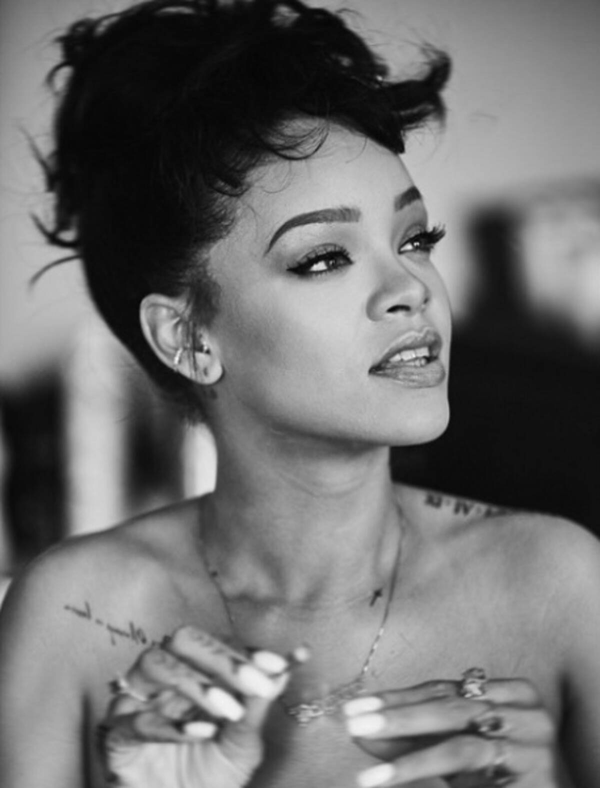 リアーナ なんと腋毛を剃る写真を公開 15年4月11日 エキサイトニュース