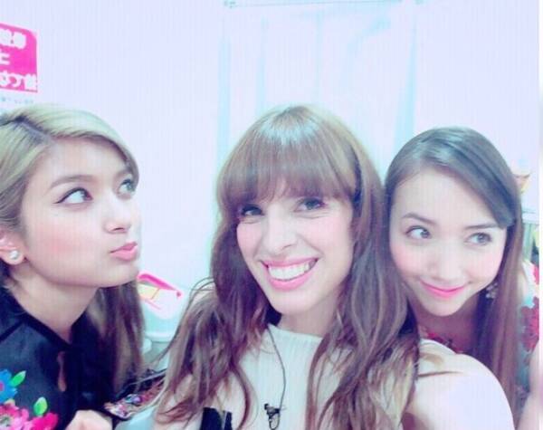 ローラ Ivanとの3ショットを豊田エリーが公開 ハーフ会メンバーはやっぱり仲良し 15年6月12日 エキサイトニュース