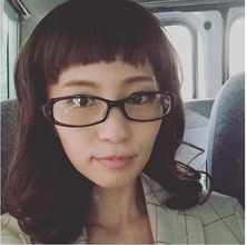 安田美沙子が“ぱっつん前髪”でめがねっ娘に変貌。