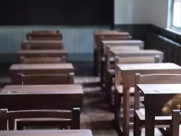 水が飲めれば幸運、食事には虫。地獄の勉強合宿へ保護者が救助に向かう（南ア）