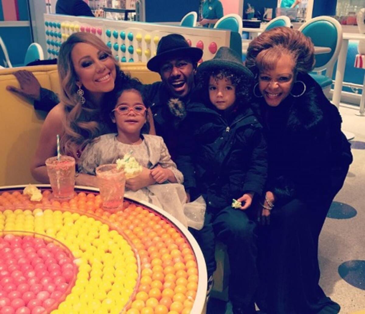 マライア キャリー 別れた夫ニックと再会 家族写真が素敵 15年12月日 エキサイトニュース