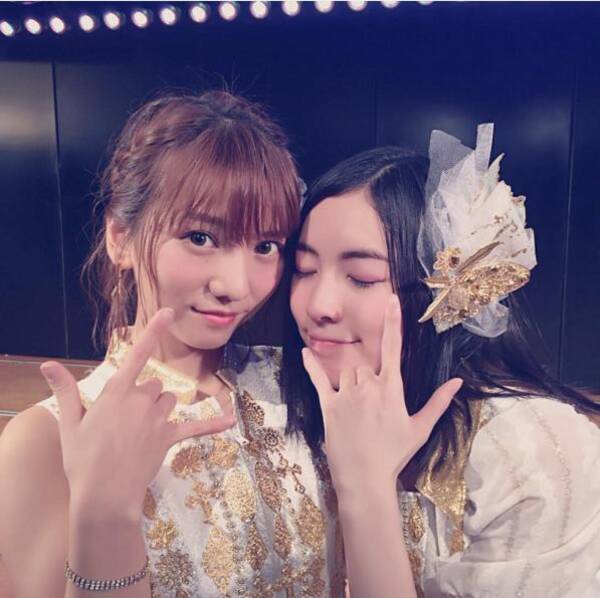 高城亜樹と松井珠理奈が あきじゅり ショット 姉に甘える妹みたい 15年12月25日 エキサイトニュース