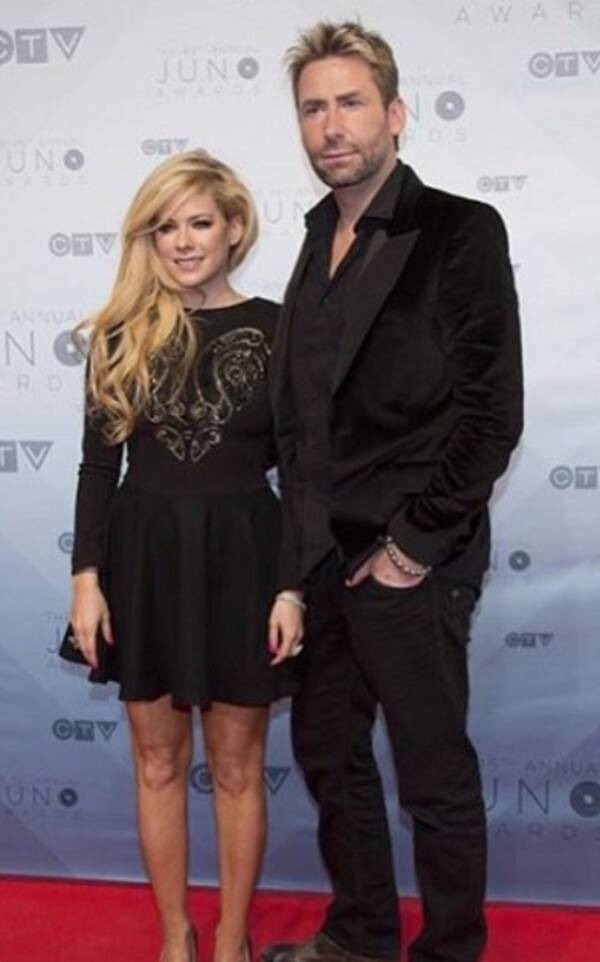 アヴリル ラヴィーン 破局発表した夫とレッドカーペットに登場 16年4月4日 エキサイトニュース