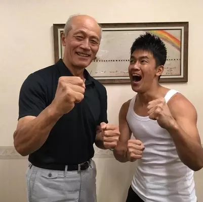 武井壮 あ然 室伏広治選手は微笑みながら 腕相撲で強敵を倒す 14年2月19日 エキサイトニュース 武井壮 あ然 室伏広治選手は微笑みながら 腕相撲で強敵を倒す 14年2月19日 エキサイトニュース