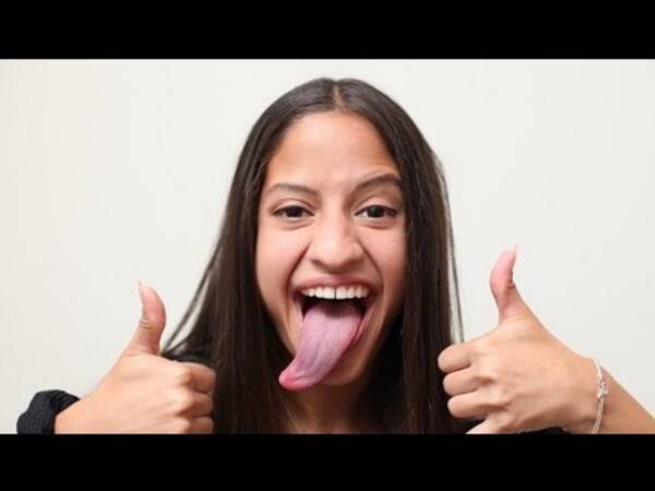 舌で耳たぶをなめる ギネス世界記録 を狙うアメリカの女の子 動画あり 16年9月8日 エキサイトニュース