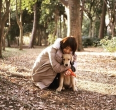 石田ゆり子、愛犬を抱きしめる姿に「愛が溢れてる」の声