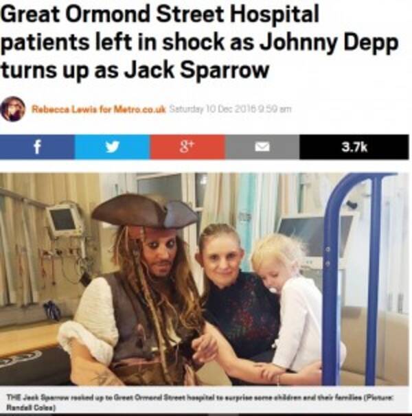 ジョニー デップ 今年もジャック スパロウの姿で入院中の子供たちをお見舞い 16年12月12日 エキサイトニュース