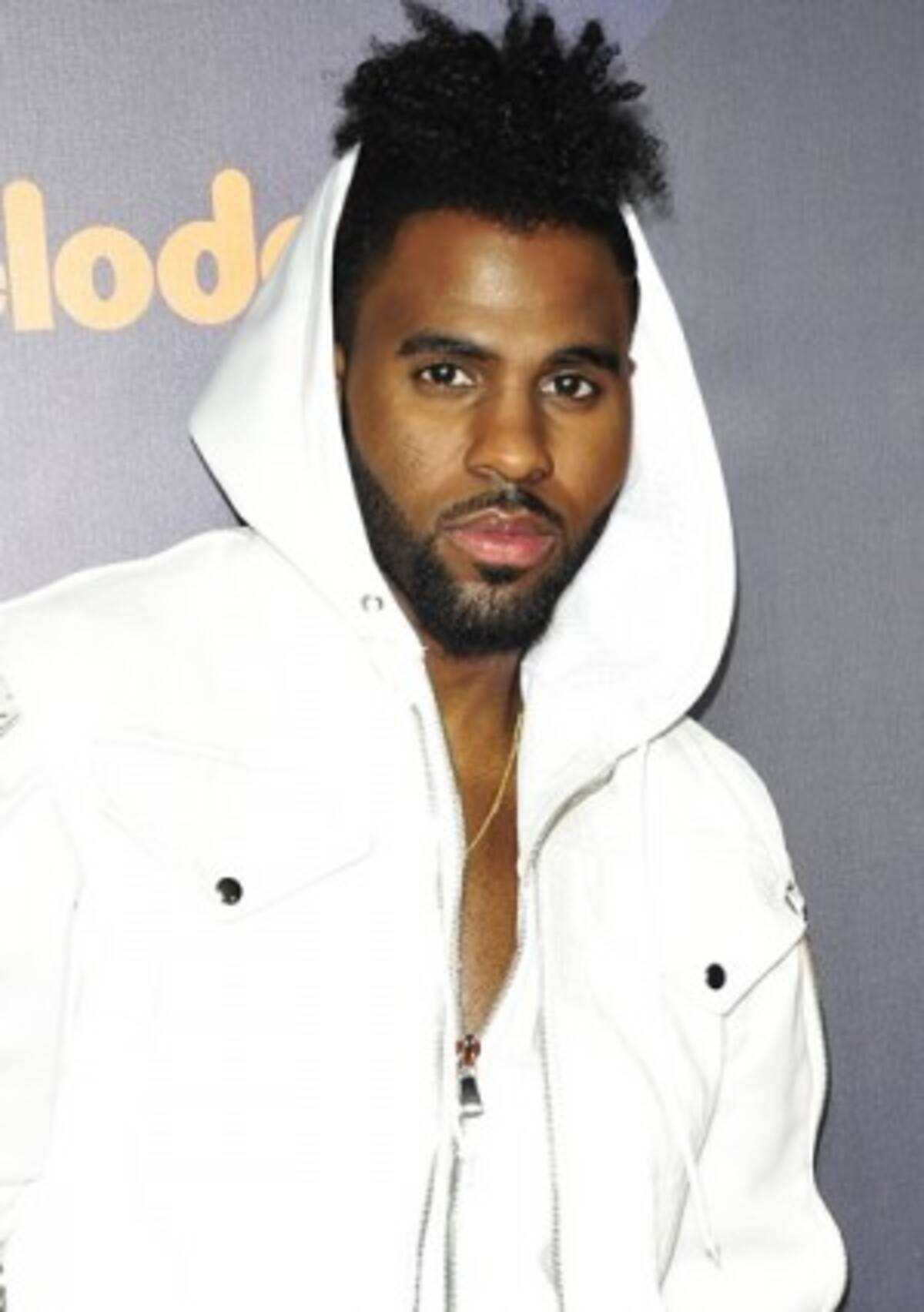 ジェイソン デルーロ 離陸前の機内で大モメ あれは差別 と激怒 17年2月10日 エキサイトニュース