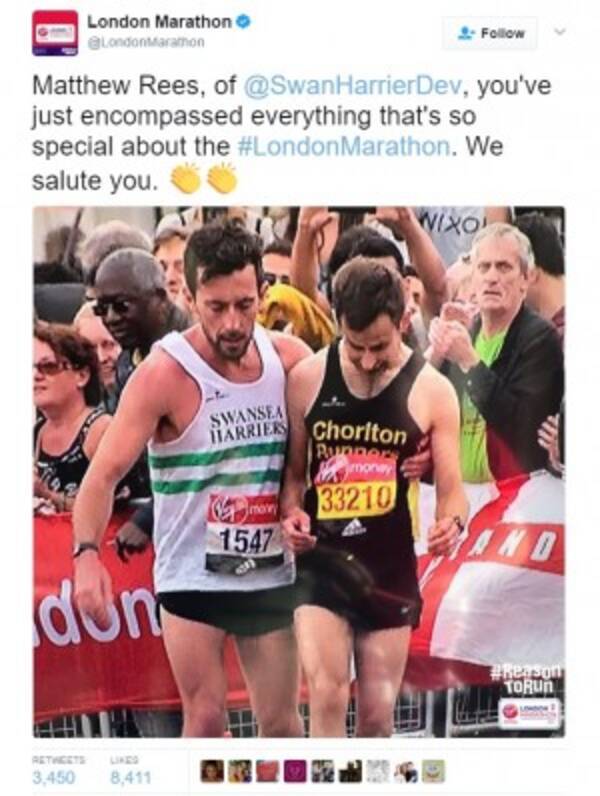 ゴールまで300m ロンドンマラソンで自分のレースを諦め 他の走者を助けたランナー 動画あり 17年4月24日 エキサイトニュース