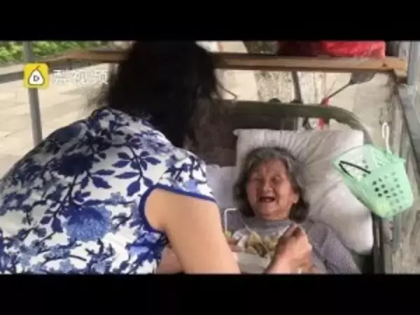 「「母のために」20年間女装し続ける息子（中国）＜動画あり＞」の画像