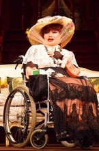 黒柳徹子、車椅子で熱演「ジャイアント馬場さんの言う通りにしたのに骨折」