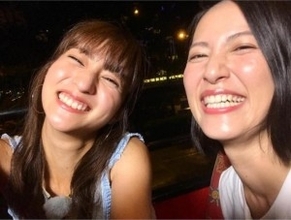 堀田茜と福田彩乃“モデルvsものまねタレント”のレアショットに「笑顔がそっくり」