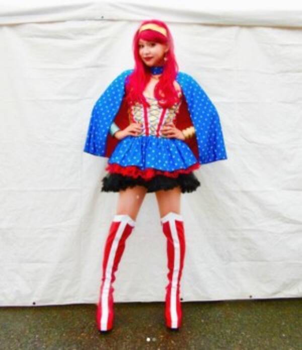 ぺえ ワンダーウーマン コスで美女に ハロウィン仮装が誰か分からないレベル 17年10月24日 エキサイトニュース