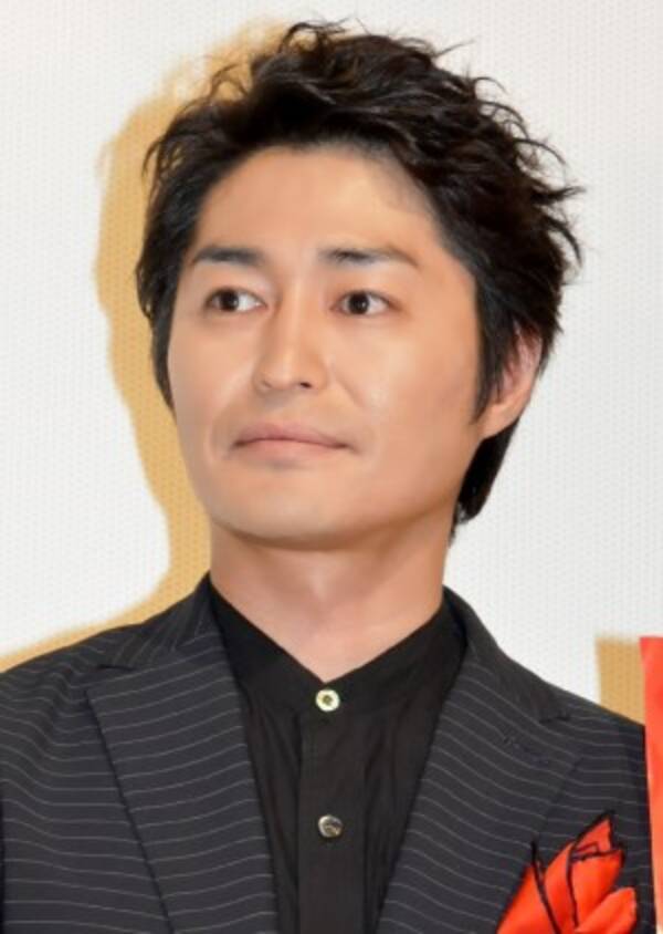 安田顕 移動中の車内の顔が怖すぎる 深海魚に似てる の声も 18年4月9日 エキサイトニュース