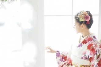 石井杏奈“成人式の前撮り”写真にファンため息「美しすぎる…」