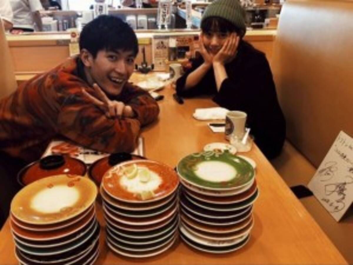 三浦春馬、映画のロケ先で高畑充希と回転寿司へ 「みっちゃんとこれだけ完食!」 (2018年11月24日) - エキサイトニュース