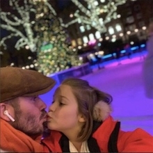 デヴィッド・ベッカム、再び娘とのキス写真投稿して物議