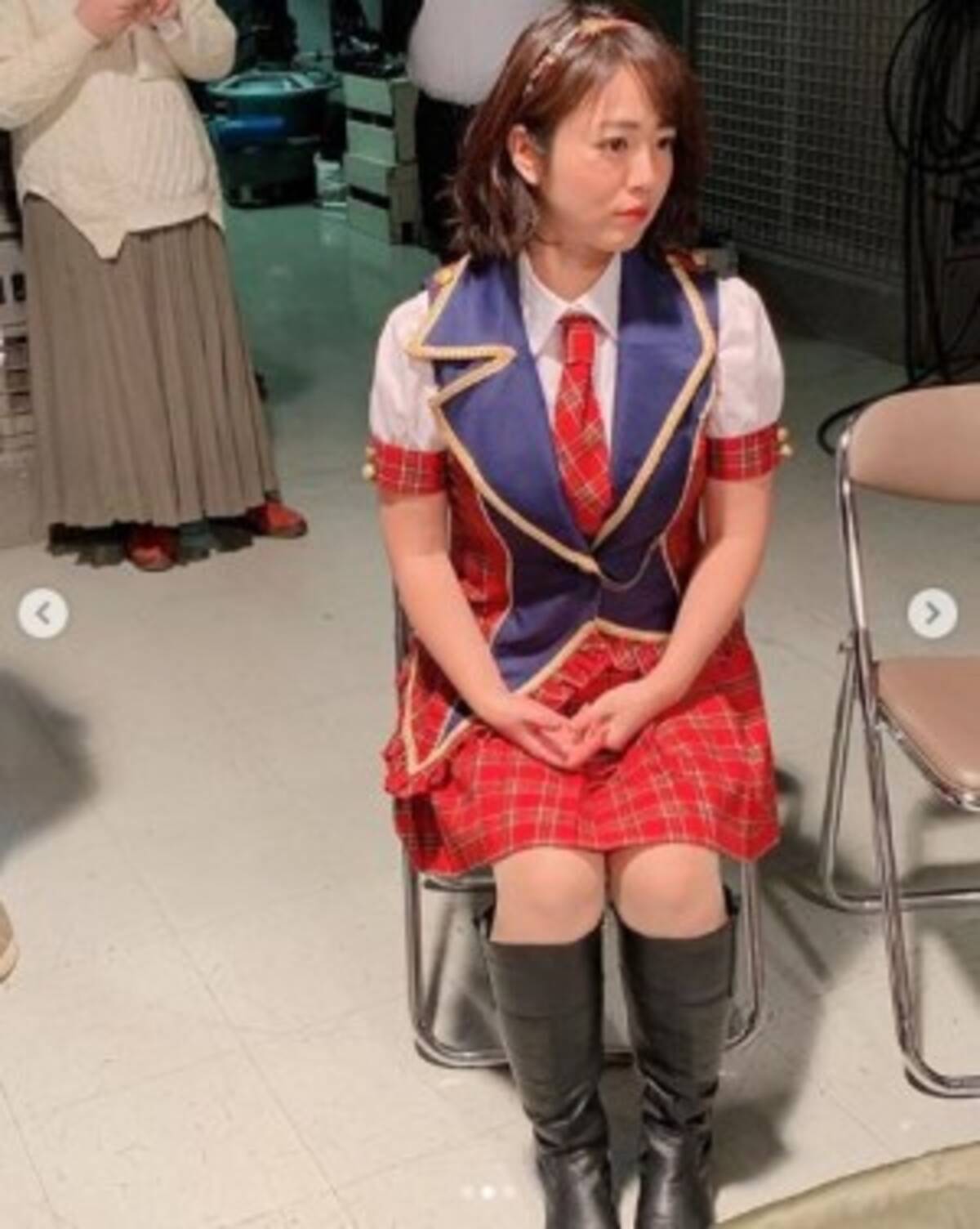磯山さやか “アイドル衣装”で物思う姿に「AKB48まだまだいけるっ！」の声 (2019年3月5日) - エキサイトニュース